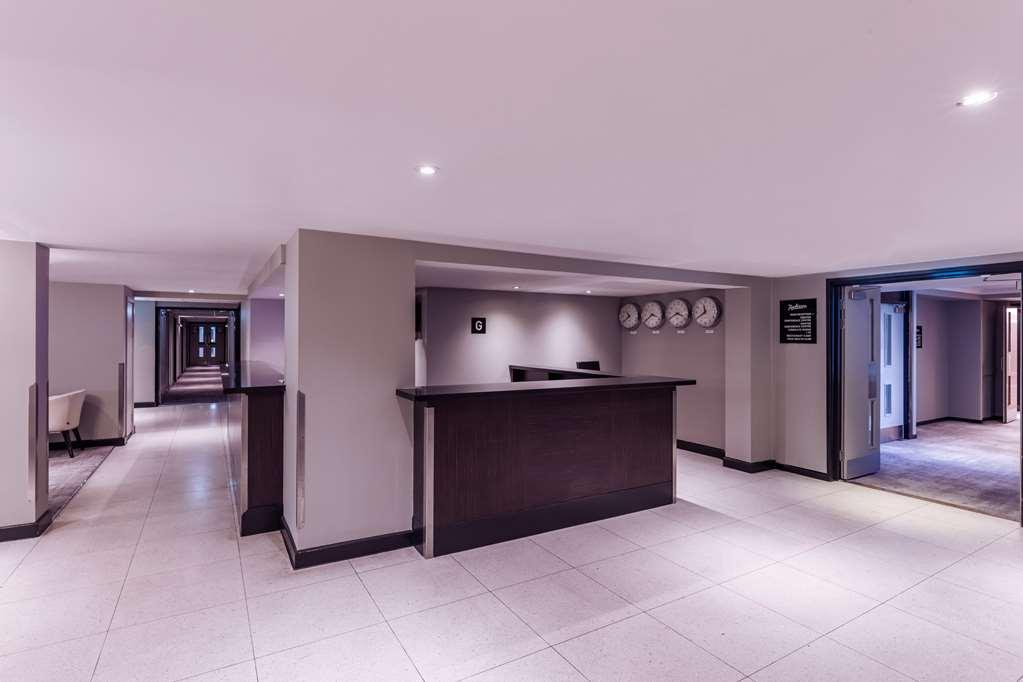 Radisson Hotel & Conference Centre London Heathrow Restaurant photo