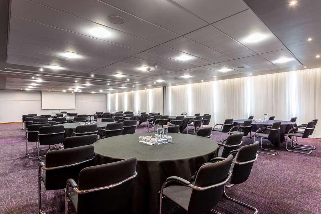 Radisson Hotel & Conference Centre London Heathrow Facilities photo