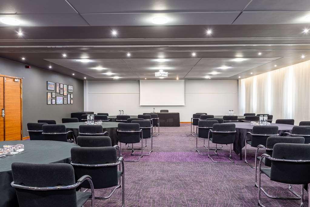 Radisson Hotel & Conference Centre London Heathrow Facilities photo