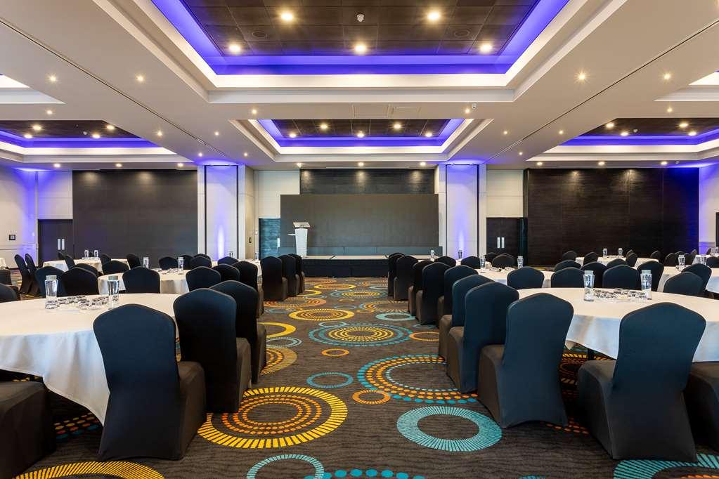 Radisson Hotel & Conference Centre London Heathrow Facilities photo