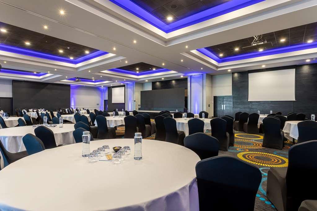 Radisson Hotel & Conference Centre London Heathrow Facilities photo