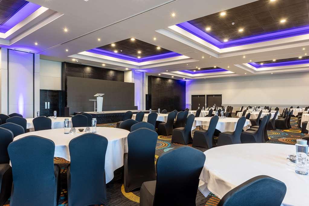 Radisson Hotel & Conference Centre London Heathrow Facilities photo