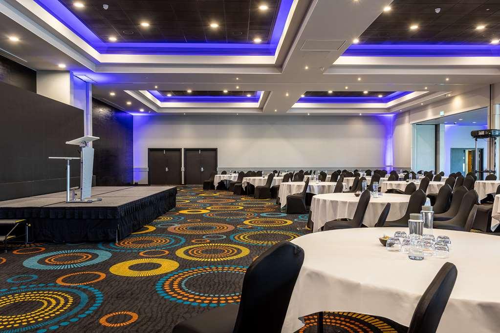 Radisson Hotel & Conference Centre London Heathrow Facilities photo