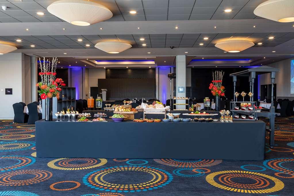 Radisson Hotel & Conference Centre London Heathrow Facilities photo