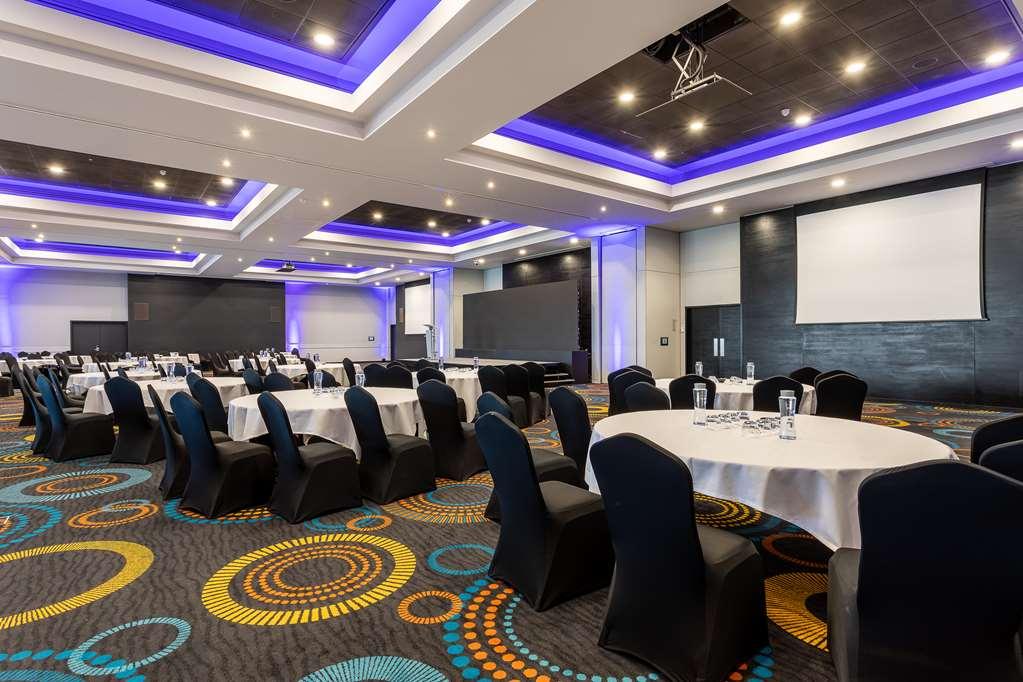 Radisson Hotel & Conference Centre London Heathrow Facilities photo