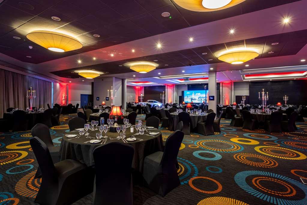 Radisson Hotel & Conference Centre London Heathrow Facilities photo